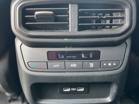 Used 2023 Honda Pilot Touring image 22