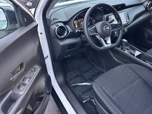 Used 2023 Nissan Kicks SV image 9