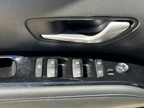 Used 2023 Hyundai Tucson Limited AWD/4WD image 16