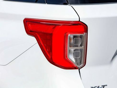 Used 2021 Ford Explorer XLT w/ Equipment Group 202A AWD/4WD image 10