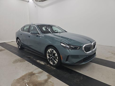 Used 2025 BMW 530i image 3