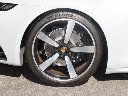 Used 2024 Porsche 911 Carrera 4S image 18