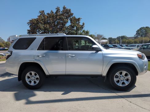 Used 2018 Toyota 4Runner SR5 image 11