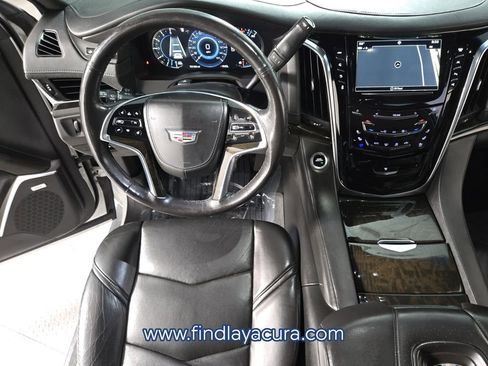 Used 2018 Cadillac Escalade ESV Platinum image 16