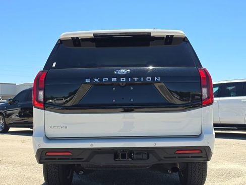 Used 2025 Ford Expedition Active AWD/4WD image 4