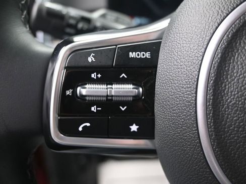 Certified 2025 Kia Sorento SX image 28