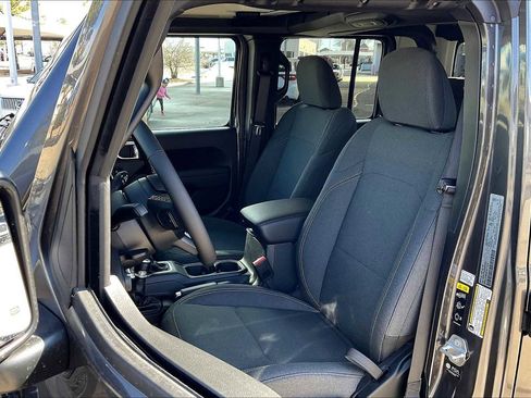 New 2025 Jeep Gladiator Sport image 9