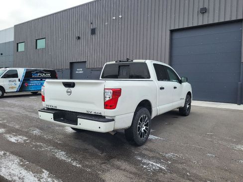 Used 2023 Nissan Titan SV image 3