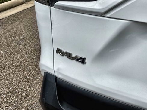 Used 2019 Toyota RAV4 XLE AWD/4WD image 15