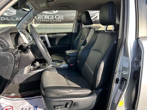 Used 2020 Toyota 4Runner SR5 Premium image 12