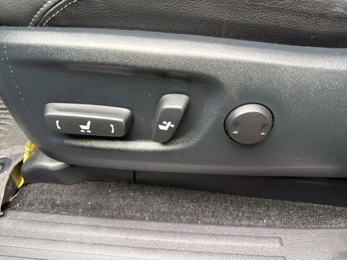 Used 2022 Toyota 4Runner Limited image 11