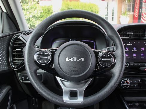 Used 2023 Kia Soul S image 19