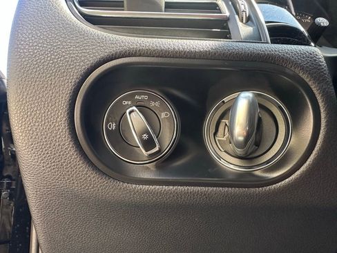 Used 2023 Porsche Macan image 18