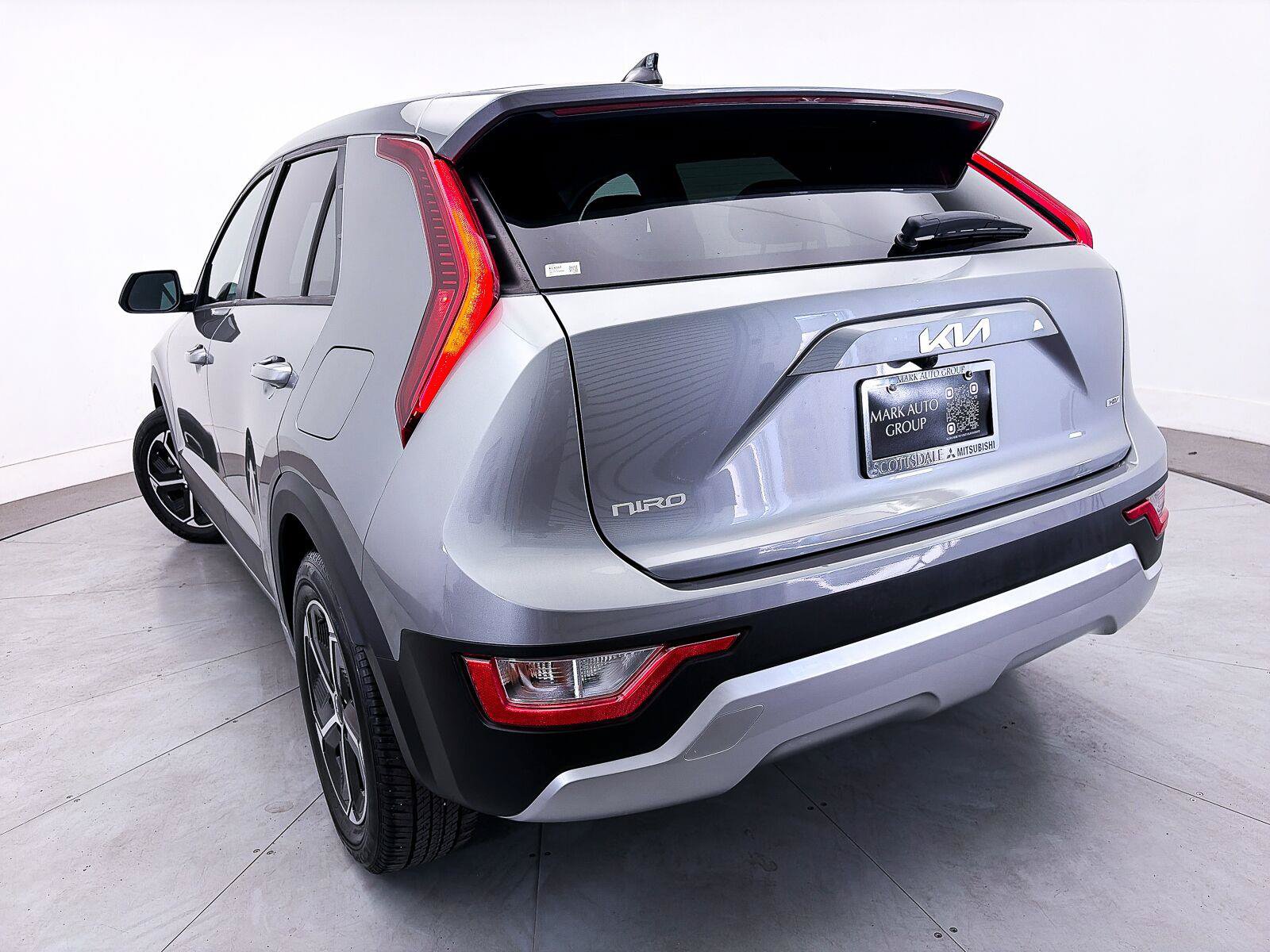 Used 2023 Kia Niro LX FWD image 4