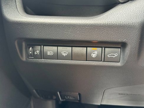 Used 2022 Toyota RAV4 XLE Premium AWD/4WD image 34