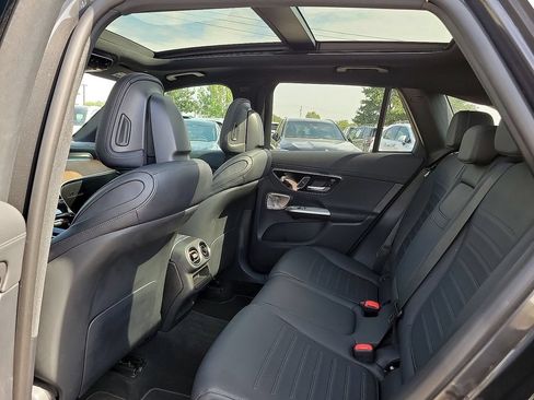 Used 2024 Mercedes-Benz GLC 300 4MATIC image 13