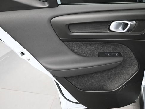 Certified 2025 Volvo XC40 B5 Plus AWD/4WD image 20