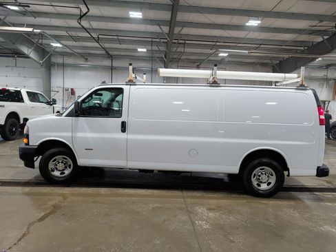 Used 2020 Chevrolet Express 2500 Extended image 5