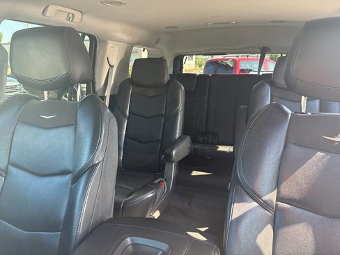 Used 2018 Cadillac Escalade 2WD image 21