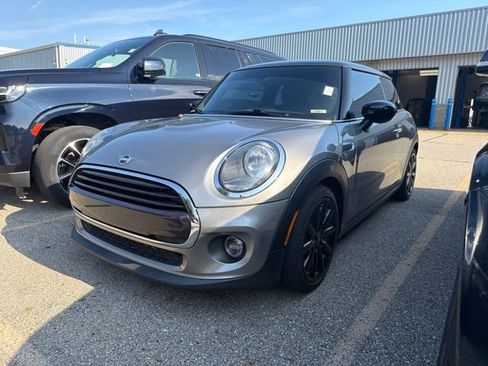Used 2020 MINI Cooper 2-Door Hardtop FWD image 2