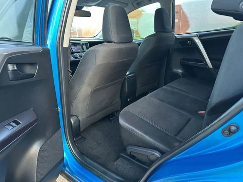 Used 2018 Toyota RAV4 LE FWD image 16