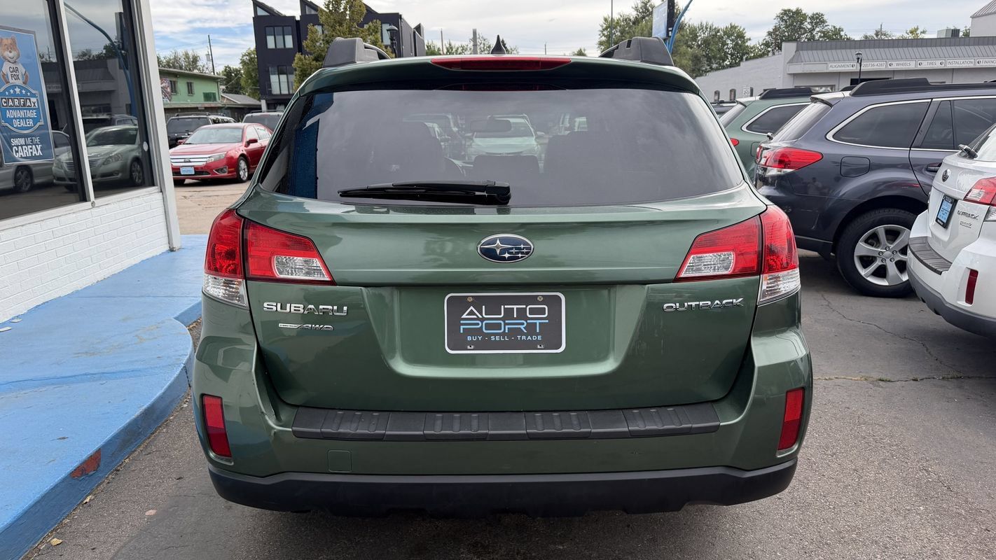Used 2013 Subaru Outback 2.5i Limited AWD/4WD image 3
