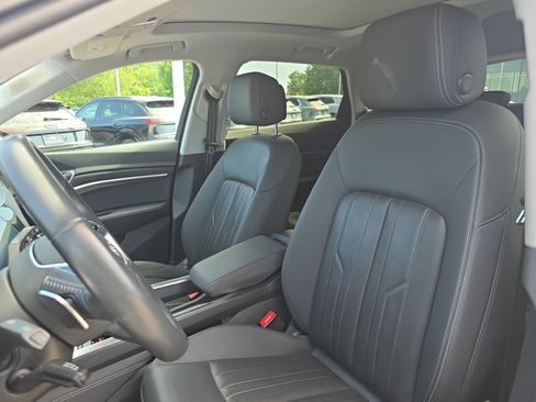 Used 2021 Audi e-tron Premium Plus w/ Premium Plus Package AWD/4WD image 14