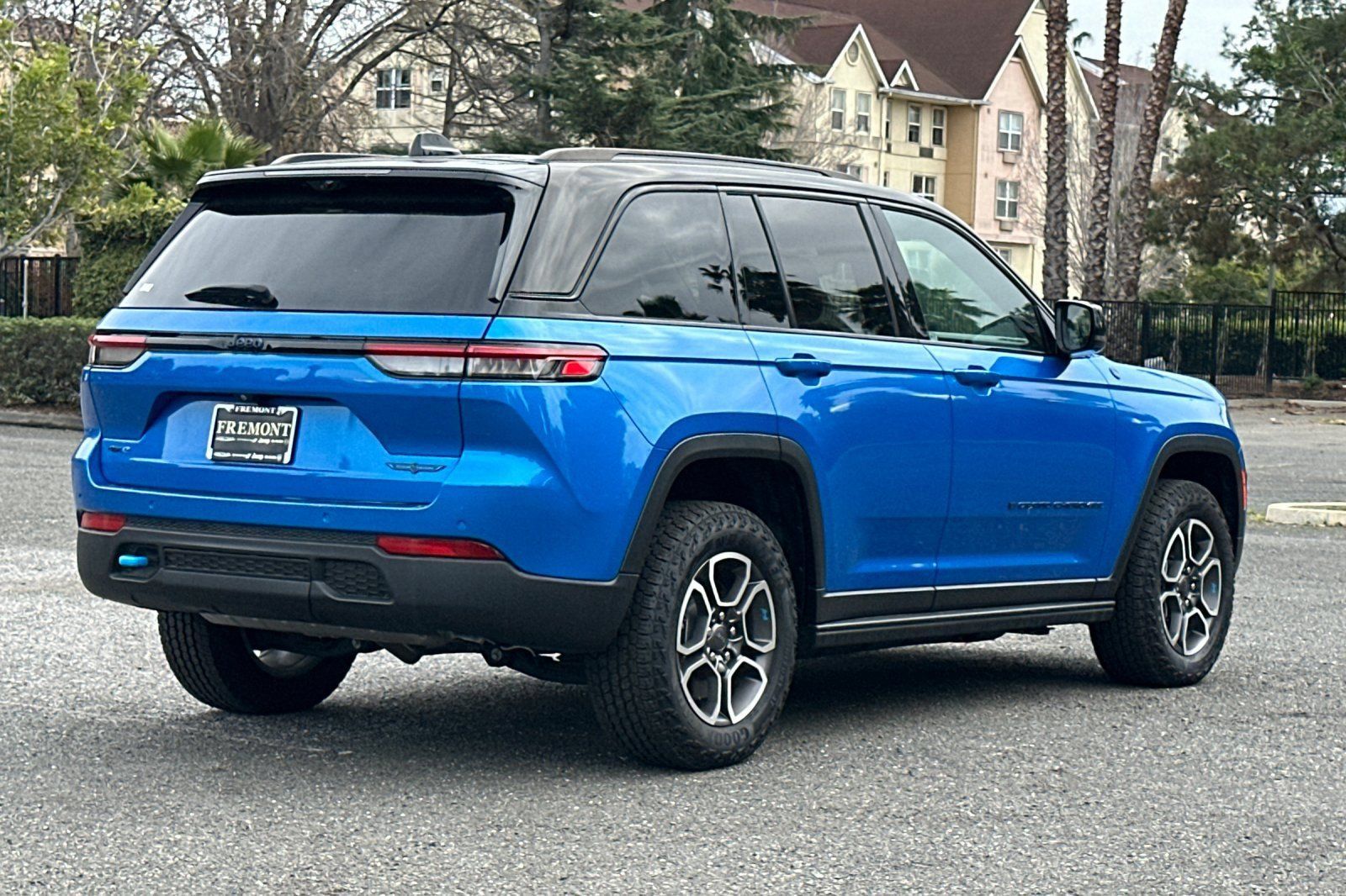 New 2023 Jeep Grand Cherokee Trailhawk w/ Advanced Protech Group II AWD/4WD image 3