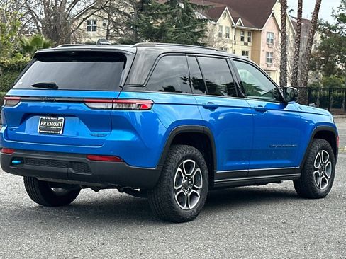 New 2023 Jeep Grand Cherokee Trailhawk w/ Advanced Protech Group II AWD/4WD image 3