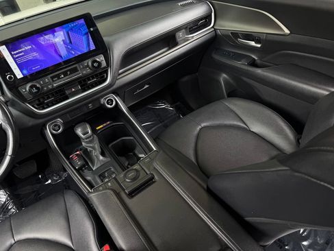 Certified 2024 Toyota Grand Highlander FWD image 12