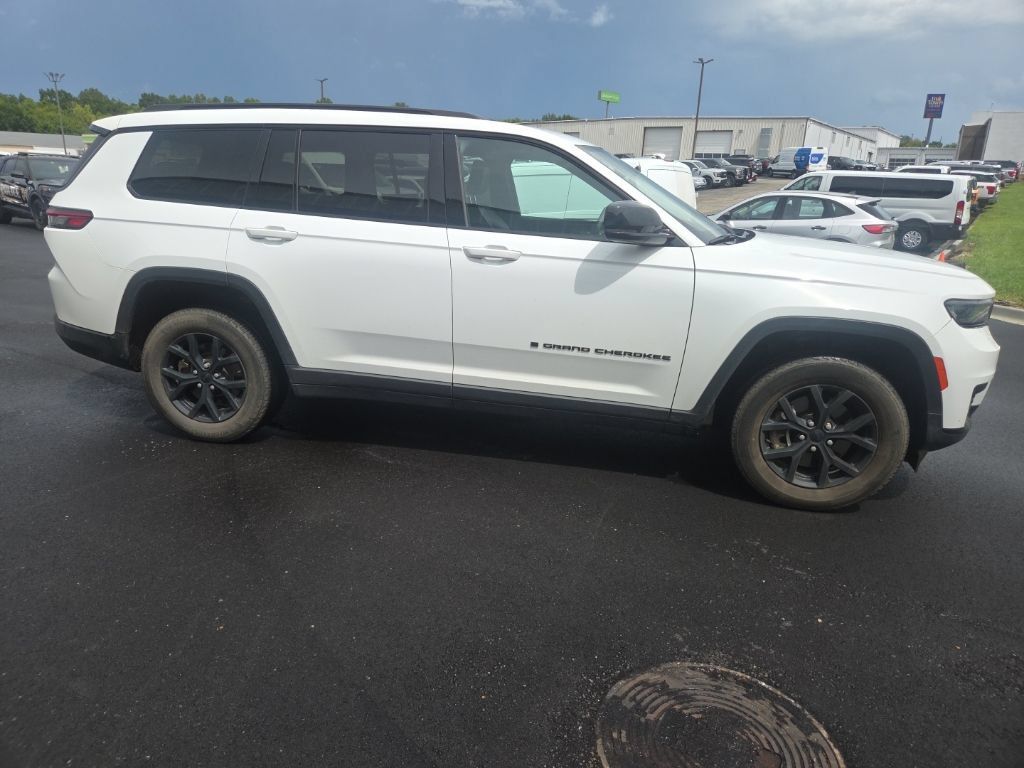 Used 2024 Jeep Grand Cherokee L Laredo RWD image 14