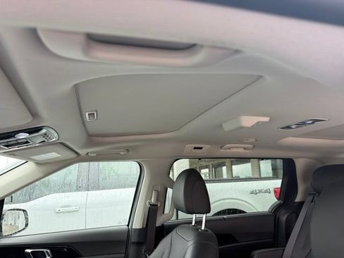 Used 2026 Kia Carnival SX Prestige FWD image 8