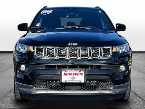 Used 2025 Jeep Compass Latitude w/ Sun & Sound Group AWD/4WD image 2