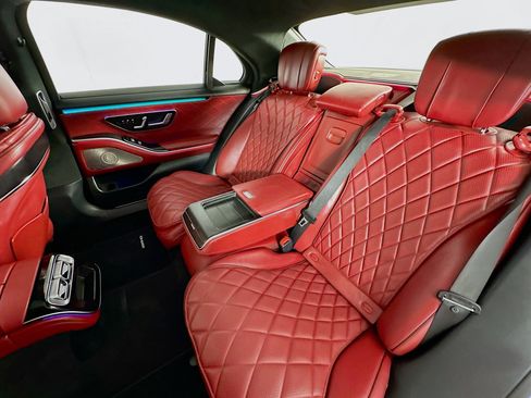 Used 2022 Mercedes-Benz S 580 4MATIC Sedan w/ AMG Line Package image 23