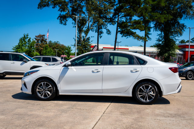 Used 2024 Kia Forte LXS FWD image 2