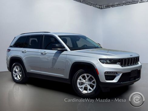 Used 2023 Jeep Grand Cherokee Limited AWD/4WD image 2