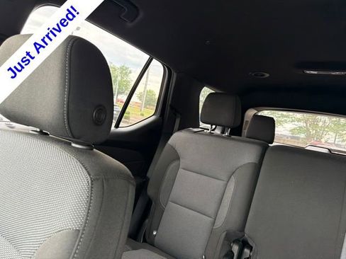 Used 2022 Chevrolet Traverse LT FWD image 16