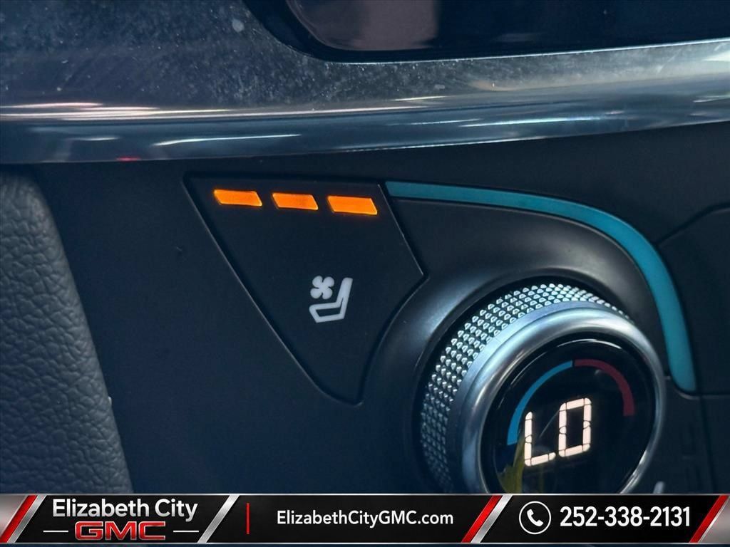 Used 2023 Chevrolet Traverse Premier AWD/4WD image 24