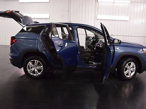 Used 2024 GMC Terrain SLE image 32