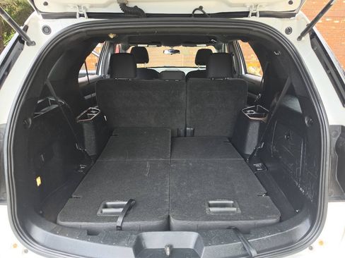 Used 2017 Ford Explorer XLT FWD image 16