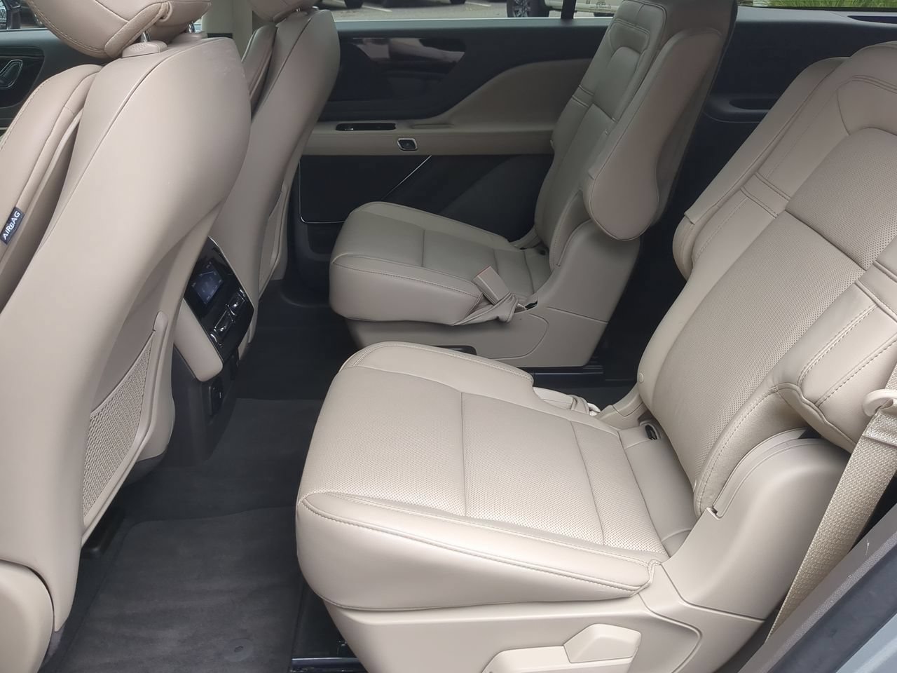 Used 2024 Lincoln Aviator Reserve w/ Equipment Group 201A RWD image 26