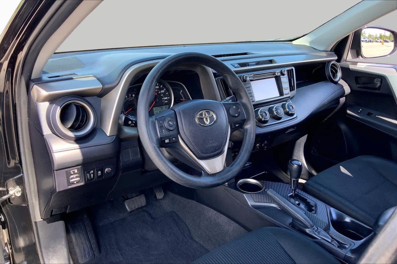 Used 2015 Toyota RAV4 LE FWD image 17