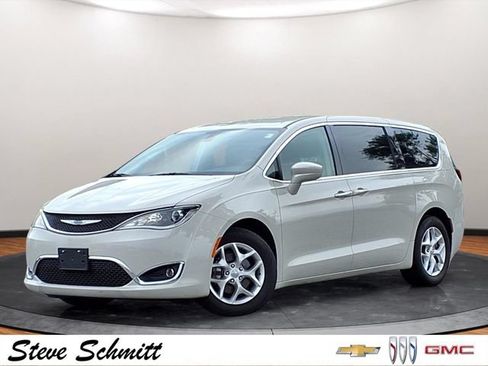 Used 2020 Chrysler Pacifica Touring w/ Tire & Wheel Group FWD image 1