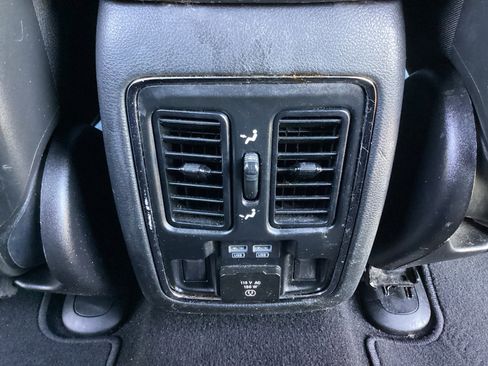 Used 2019 Jeep Grand Cherokee Limited image 29