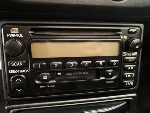 Used 2002 Toyota MR2 image 10