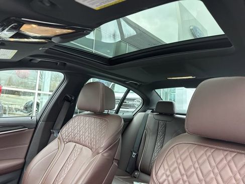 Used 2023 BMW M550i xDrive image 30