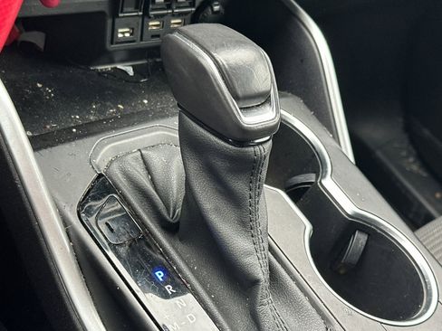 Used 2021 Toyota Highlander LE image 33