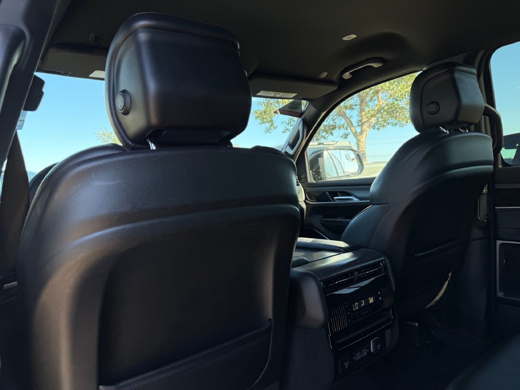 Used 2024 Jeep Wagoneer Series II w/ Flexible Seating Group RWD image 19