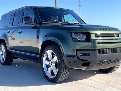 New 2026 Land Rover Defender 130 X-Dynamic SE image 2