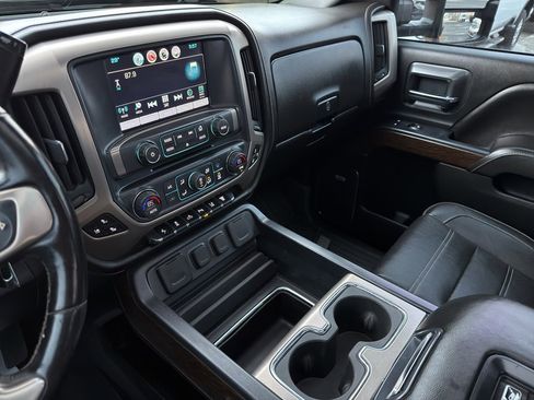 Used 2019 GMC Sierra 3500 Denali w/ Duramax Plus Package AWD/4WD image 15